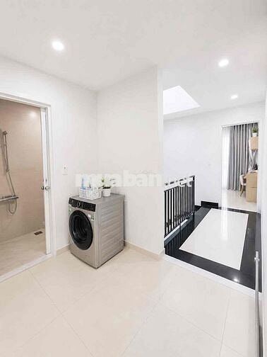 NHÀ ĐẸP 4 TẦNG HIỆN ĐẠI - CMT8 – CÁCH MẶT TIỀN CHỈ 30M – 82M2 Ô TÔ .
