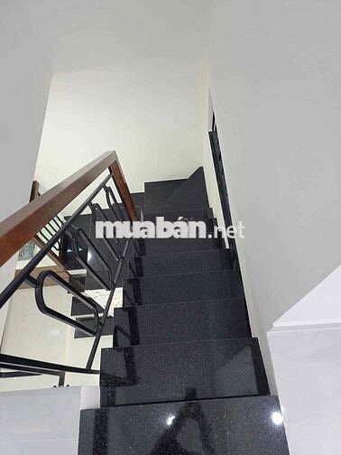 SÁT MT LẠC LONG QUÂN NHÀ MỚI HIỆN ĐẠI MÀ CHỈ NHỈNH 3Đ