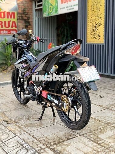 Suzuki Satria Đen Côn tay
