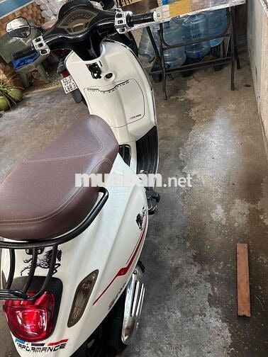 Piaggio Vespa màu Trắng