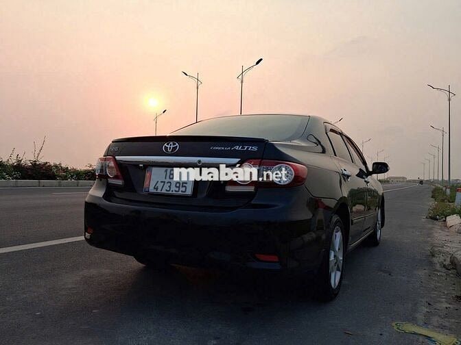 Toyota Corolla Altis 2.0V Đen