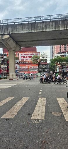 Bán nhà mặt phố hồ tùng mậu . Dt. 30 m2 . Mt. 3,03m . 2 mặt đường 