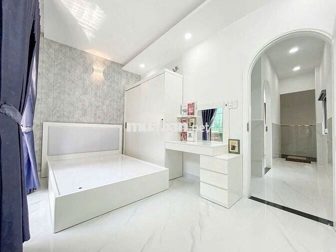 NHÀ MỚI XÂY -  HẺM XE HƠI - Q11 SÁT Q10 - 5P DI CHUYỂN - FULL NỘI THẤT