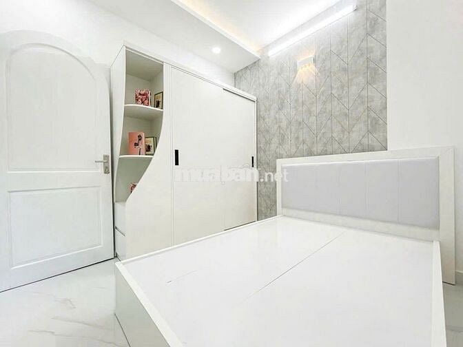 NHÀ MỚI XÂY -  HẺM XE HƠI - Q11 SÁT Q10 - 5P DI CHUYỂN - FULL NỘI THẤT