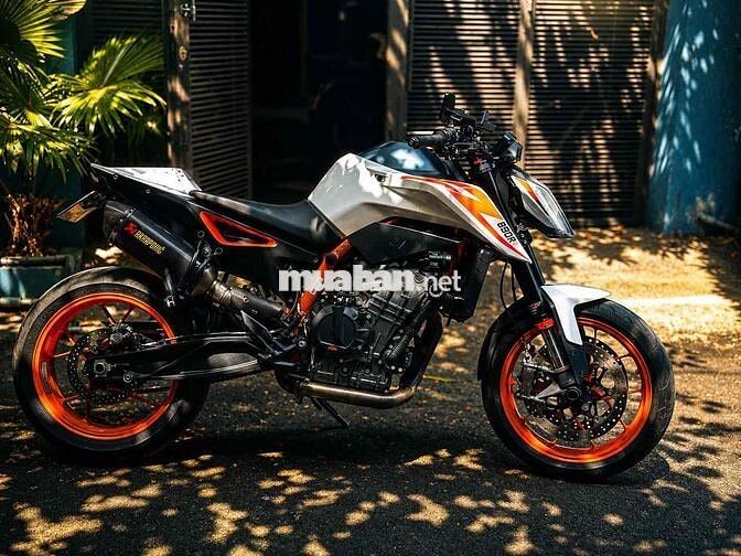 KTM DUKE 890R