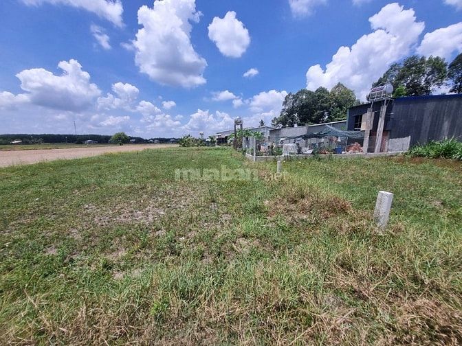 Khoảng 650m2 đường xe hơi. Dân đông. Đất lập vườn. chỉ 3xx tr 