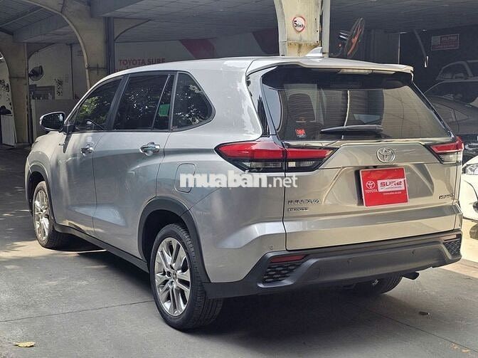 INNOVA CROSS HYBRID 2024- 11.000km- TT 270tr