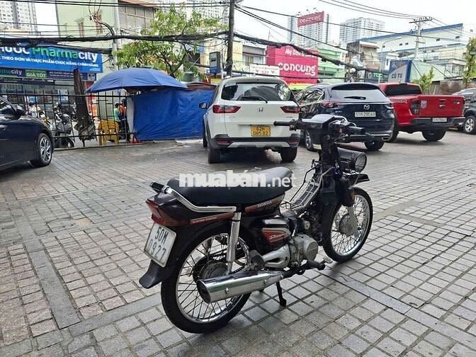 Honda Dream thái