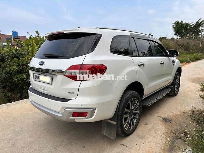 Ford Everest Titanium 2021 Trắng