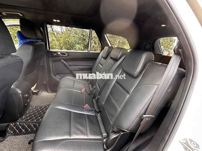 Ford Everest Titanium 2021 Trắng