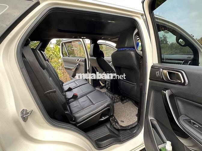 Ford Everest Titanium 2021 Trắng