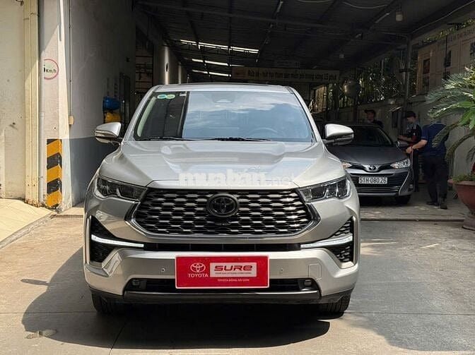 INNOVA CROSS HYBRID 2024- 11.000km- TT 270tr
