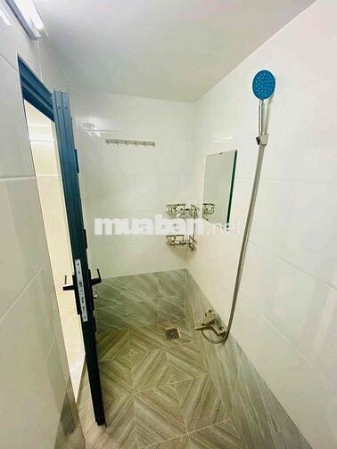 PHÒNG MẶT TIỀN CÓ BAN CÔNG NHÀ BÈ