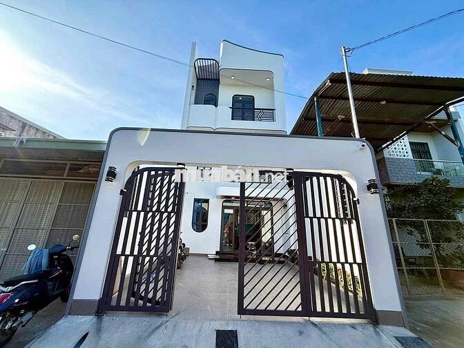 BÁN NHÀ 2 LẦU CHỈ HƠN 3 TỶ GẦN CHỢ PHÚ MỸ,CÓ HOÀN CÔNG