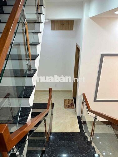 BÁN NHÀ 2 LẦU CHỈ HƠN 3 TỶ GẦN CHỢ PHÚ MỸ,CÓ HOÀN CÔNG