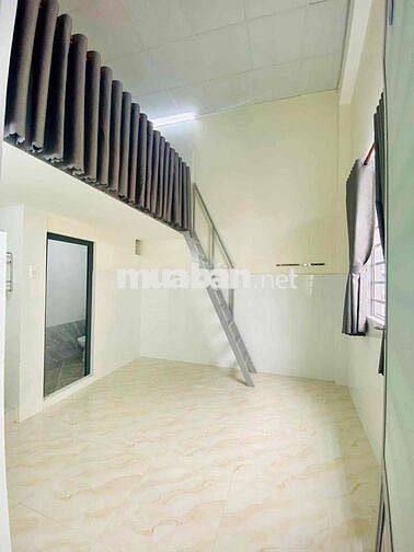 PHÒNG MẶT TIỀN CÓ BAN CÔNG NHÀ BÈ