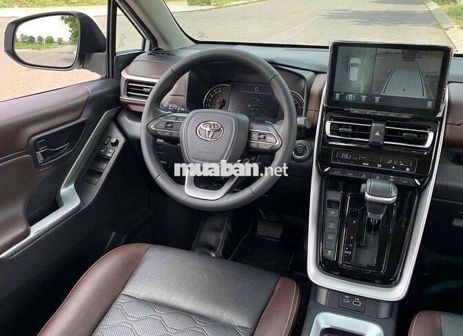 Innova Cross 2024 qua sử dụng đi kĩ giá hợp lý