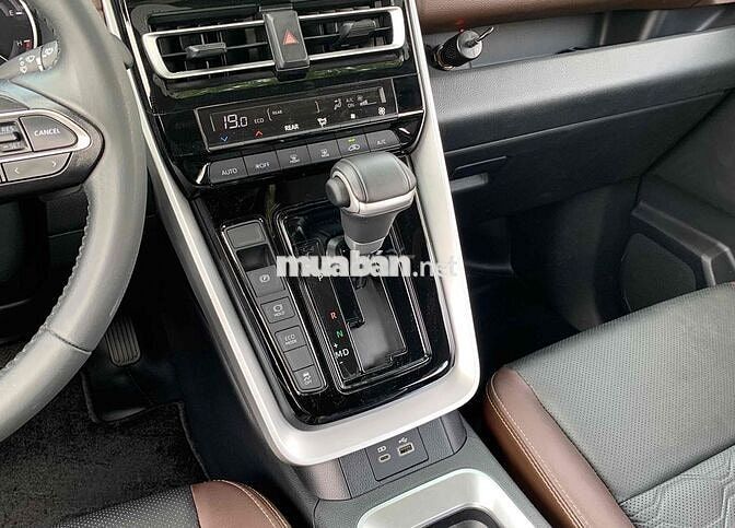 Innova Cross 2024 qua sử dụng đi kĩ giá hợp lý