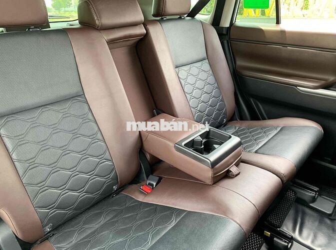 Innova Cross 2024 qua sử dụng đi kĩ giá hợp lý