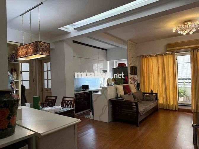 Chung cư 97 m2 phố Hoa Lư - Đại cồ Việt sổ đỏ HBT 3 ngủ 2vs cạnh cvtn