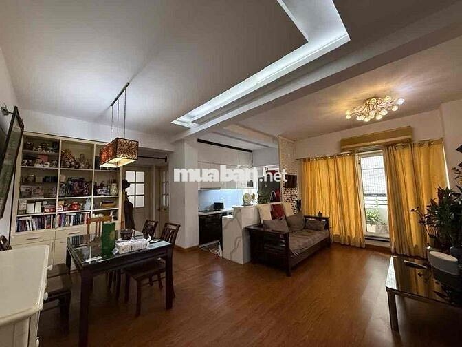 Chung cư 97 m2 phố Hoa Lư - Đại cồ Việt sổ đỏ HBT 3 ngủ 2vs cạnh cvtn