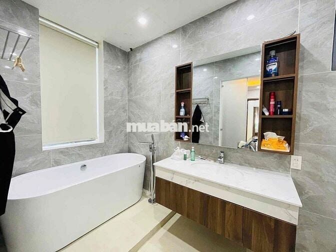 VILA 5 PHÒNG NGỦ FULL NỘI THẤT ĐẸP , CÓ SÂN VƯỜN GARA ĐẬU OTO