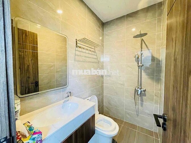 VILA 5 PHÒNG NGỦ FULL NỘI THẤT ĐẸP , CÓ SÂN VƯỜN GARA ĐẬU OTO