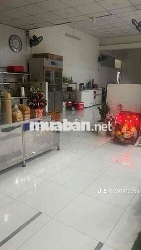 Sang gấp quán phở 200m2 - full Đồ dùng giá chỉ 125tr TL
