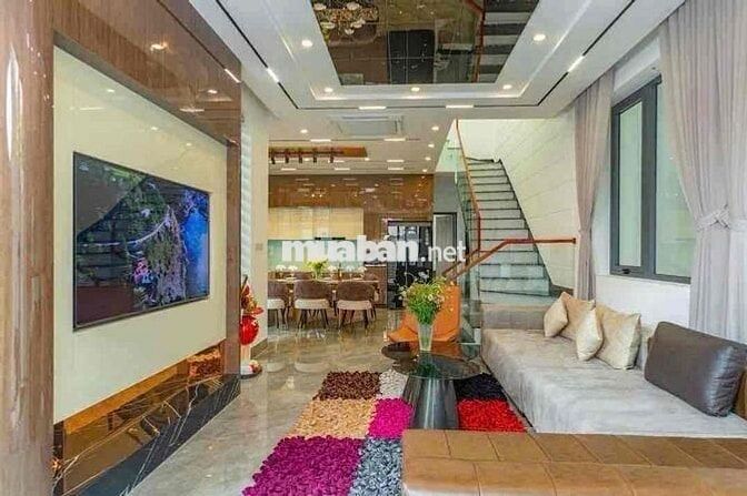 VILA 5 PHÒNG NGỦ FULL NỘI THẤT ĐẸP , CÓ SÂN VƯỜN GARA ĐẬU OTO