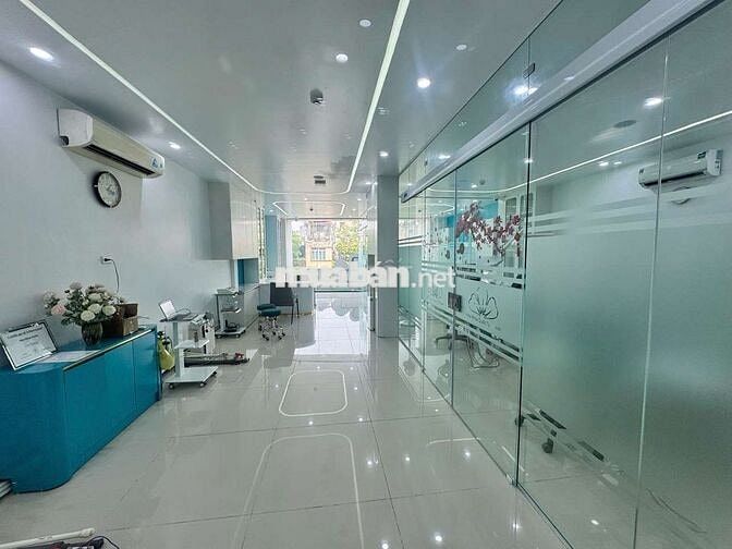 Tôi cần bán nhà 5tầng thang máy, mặt phố Âu Cơ.