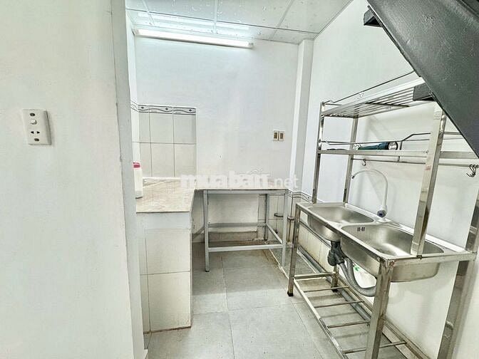 CHO THUÊ NHÀ NGUYÊN CĂN 1 TRỆT 1 LẦU 1PN NGAY BẾN XE MIỀN ĐÔNG CŨ 