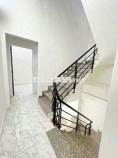 Hẻm Nguyễn Văn Luông Quận 6, 4mX11m. 3 Tầng kiên cố. dọn vào ở ngay.