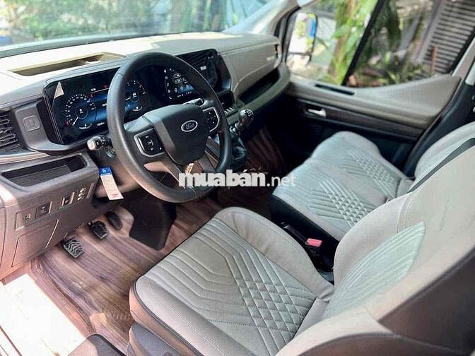 FORD TRANSIT PREMIUM 16C ĐKY 2025 ODO 33.000km