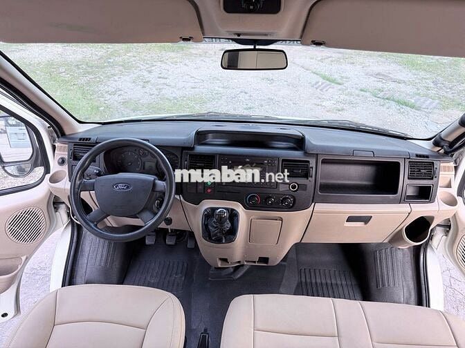 Ford Transit Van 6 chỗ 2015