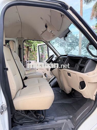 Ford Transit Van 6 chỗ 2015