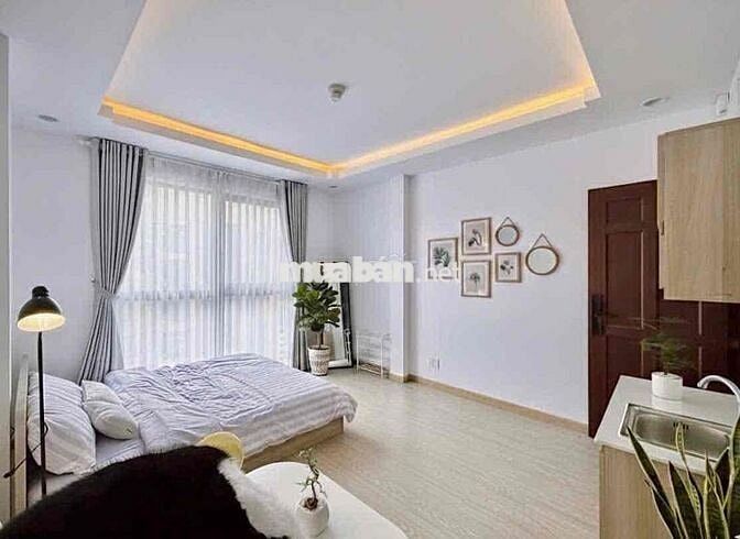 CHDV full nội thất, Mặt tiền thang máy, Rộng 35m2, Trống sẵn, Sát Q1
