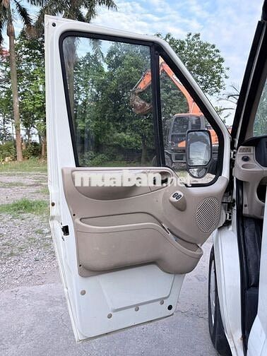 Ford Transit Van 6 chỗ 2015