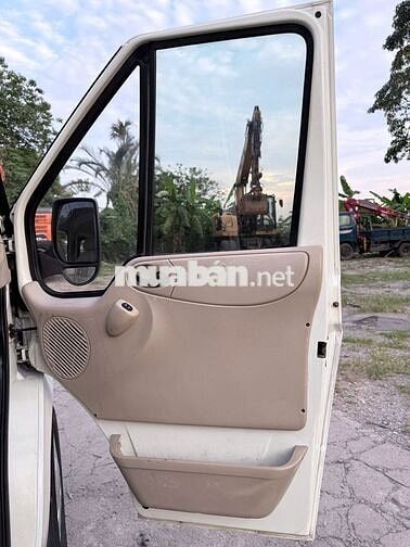 Ford Transit Van 6 chỗ 2015