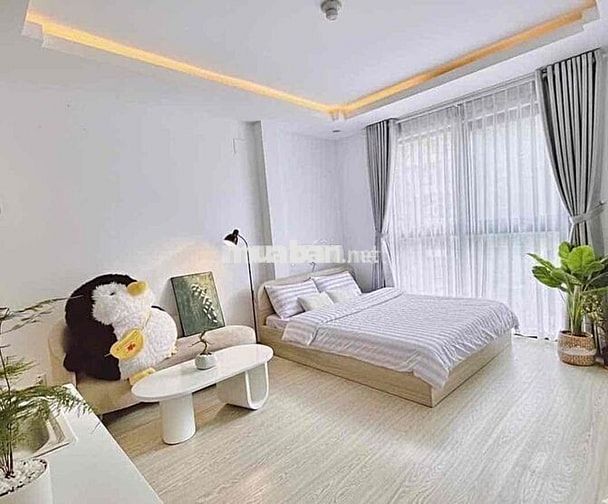 CHDV full nội thất, Mặt tiền thang máy, Rộng 35m2, Trống sẵn, Sát Q1