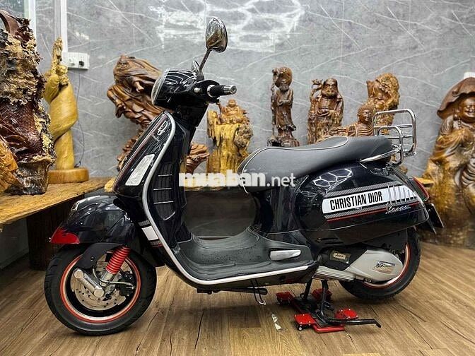 Vespa GTS 2018 chính chủ xe nguyên zin odo 4k