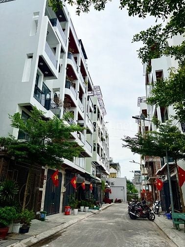 NHÀ 5,5 TẤM CÓ THANG MÁY – KHU NHÀ LẦU VIP, P. TÂN THỚI HIỆP (Quận 12)
