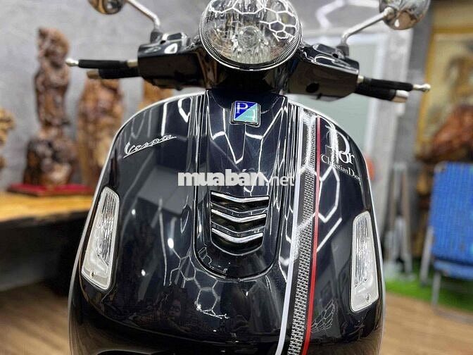 Vespa GTS 2018 chính chủ xe nguyên zin odo 4k