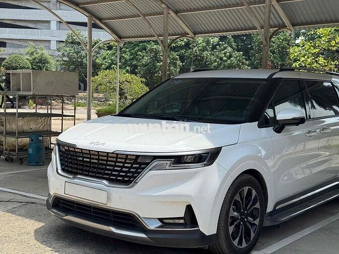 Kia Carnival 2023 Premium 8 ghế 8 vạn km