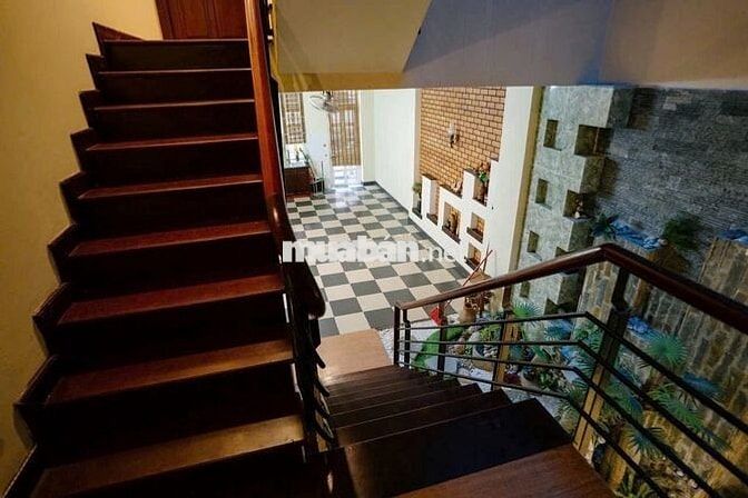 Cho thuê nhà bự, xe hơi vô nhà - Lê Văn Duyệt - 4PN - ngang 4,5m