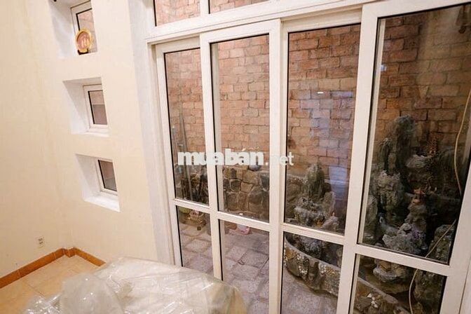 Cho thuê nhà bự, xe hơi vô nhà - Lê Văn Duyệt - 4PN - ngang 4,5m