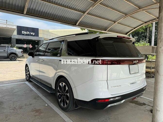 Kia Carnival 2023 Premium 8 ghế 8 vạn km