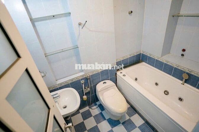 Cho thuê nhà bự, xe hơi vô nhà - Lê Văn Duyệt - 4PN - ngang 4,5m