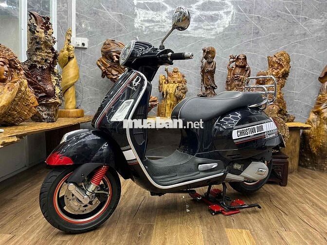 Vespa GTS 2018 chính chủ xe nguyên zin odo 4k