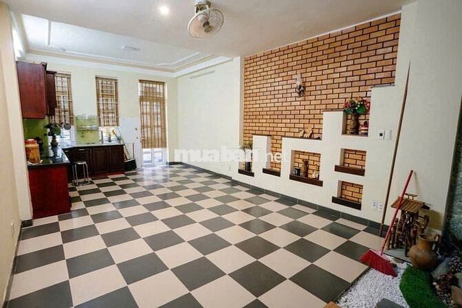 Cho thuê nhà bự, xe hơi vô nhà - Lê Văn Duyệt - 4PN - ngang 4,5m