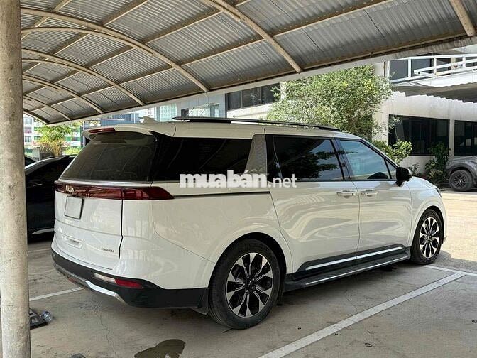 Kia Carnival 2023 Premium 8 ghế 8 vạn km
